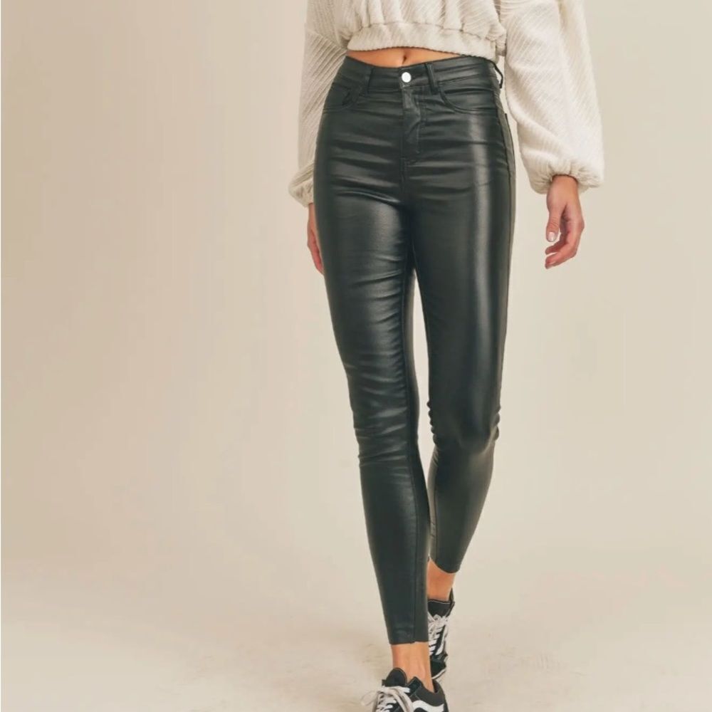 Leather Feel Stretch Jegging with Undone Hem
